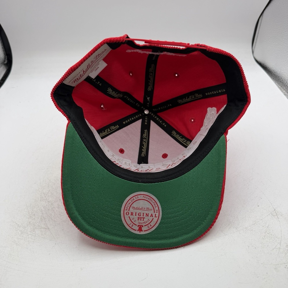 Mitchell & Ness Wisconsin Badgers Hat Cap Snapback Adjustable Red Corduroy Retro - Picture 8 of 10